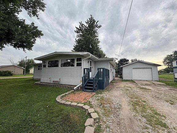 3rd image of 1103 Adams Ave