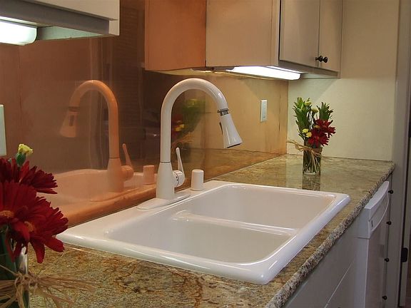 3rd image of 2823 Plaza Rojo