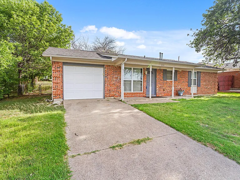 6104 Ivy Hill Rd — Photo 2