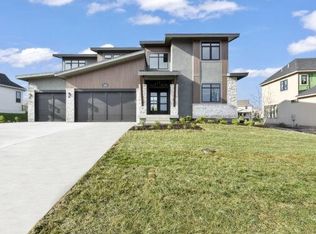 22041 W 99th Ter, Lenexa, KS 66220