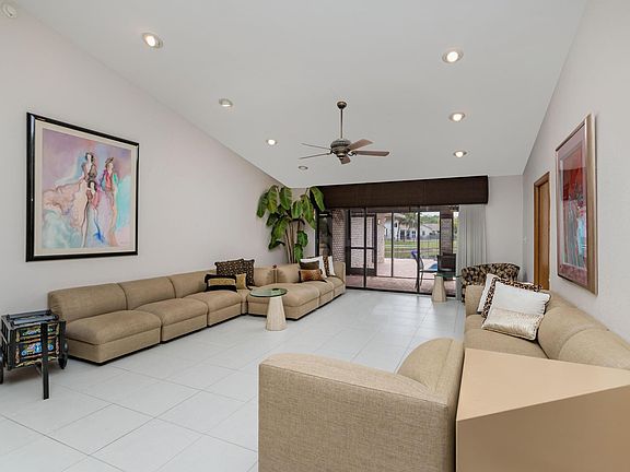 4th image of 305 NW 111th Avenue