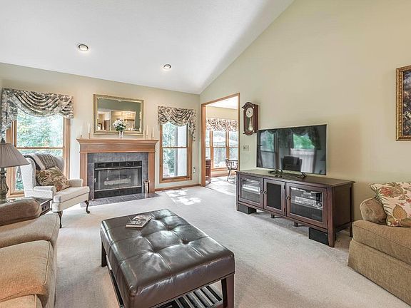 4th image of 313 Fallriver Dr