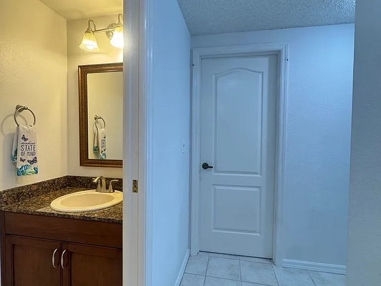 6077 Marella Dr — Photo 15