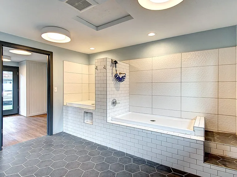 Inlet View Apartments — Photo 27