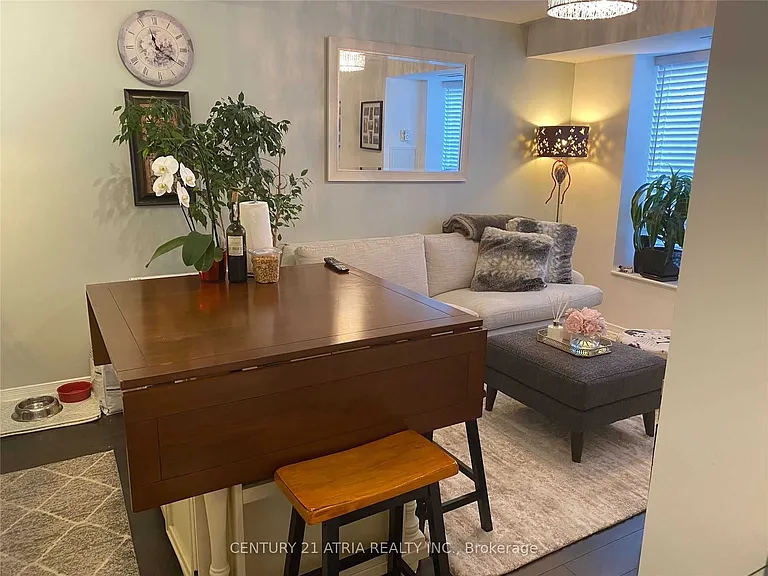 140 Bathurst St #103 — Photo 2