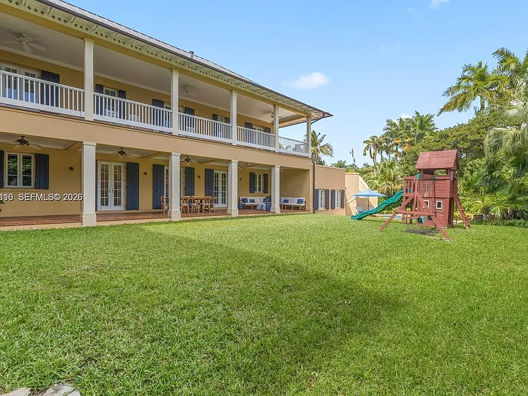685 Harbor Ln — Photo 4