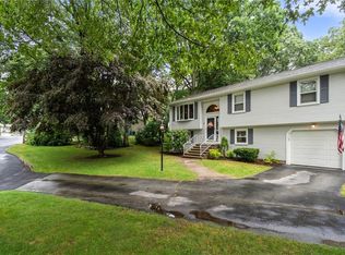 15 Carmina Cir, Cranston, RI 02921