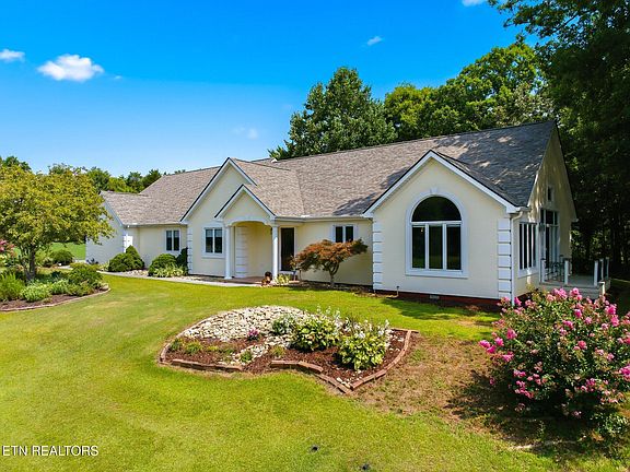 2nd image of 102 Brae Ct