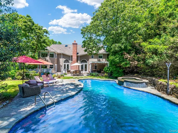 98 Spring Pond Ln, Southampton, NY 11968