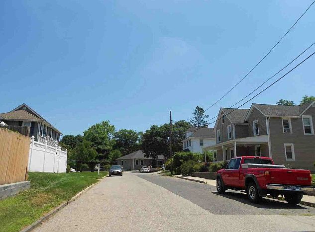 2nd image of 504 Waverly Pl