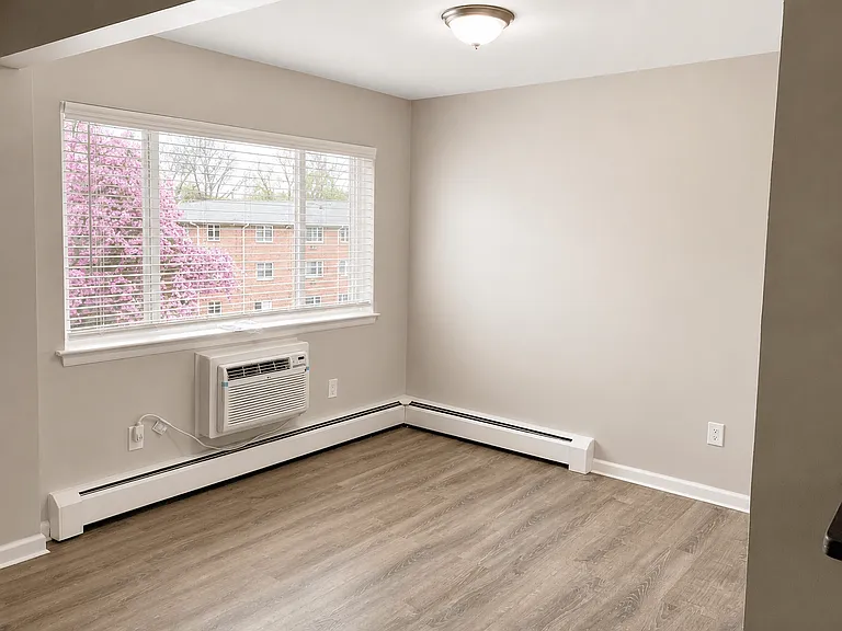 Country Manor Apartment Homes — Photo 6