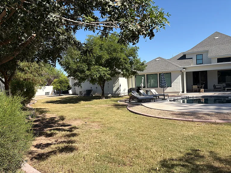 2210 N Gentry St — Photo 19