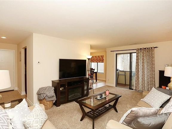 4th image of 27 Coolbrook Ct