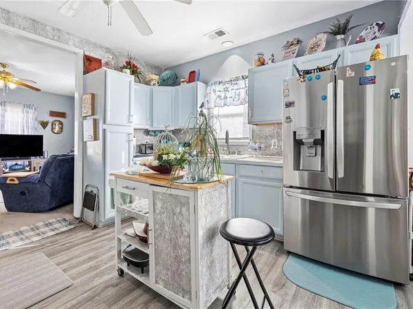 818 3rd St, Osawatomie, KS 66064