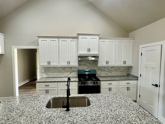 4th image of 646 Chanlee Dr