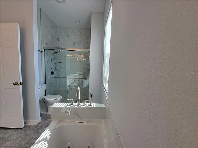 2646 Logsdon St — Photo 10