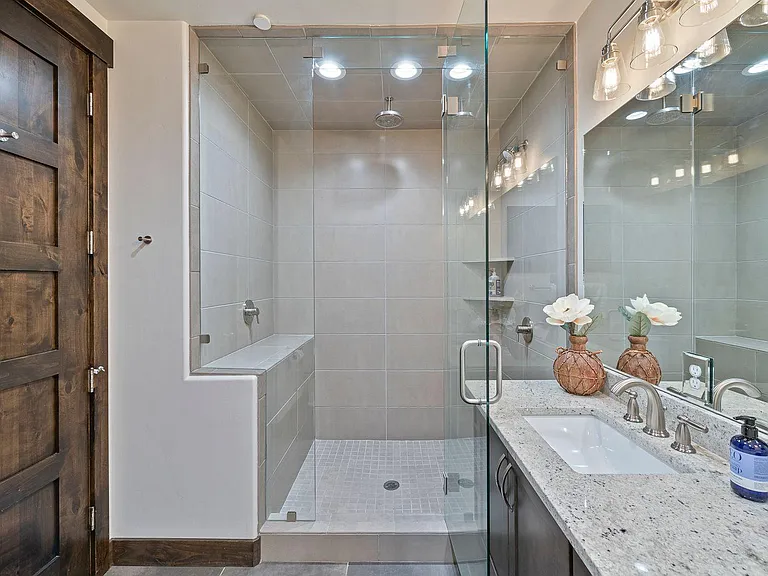 3793 Blackstone Dr #F — Photo 16