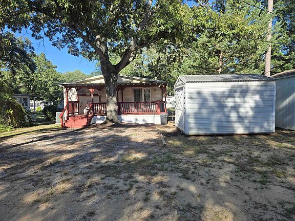 2nd image of 609 Live Oak Dr.