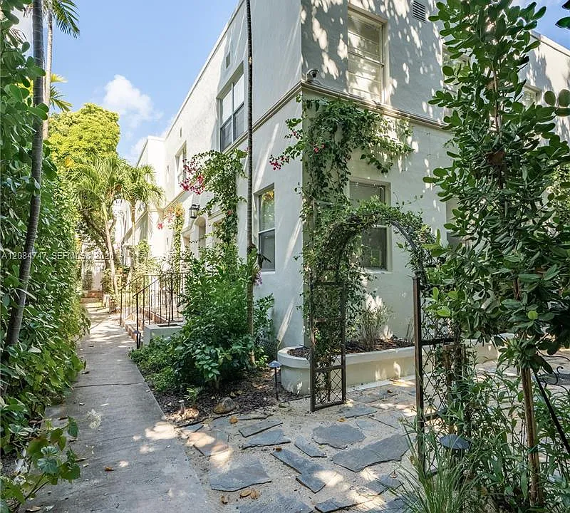 726 Meridian Ave #2