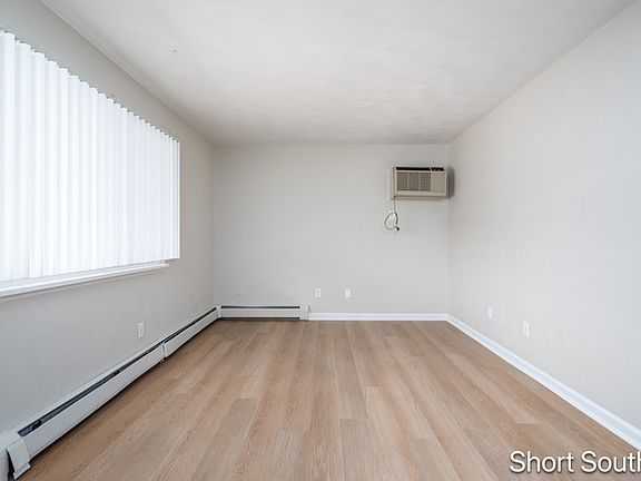 3rd image of 1565 Bacon Ave #9