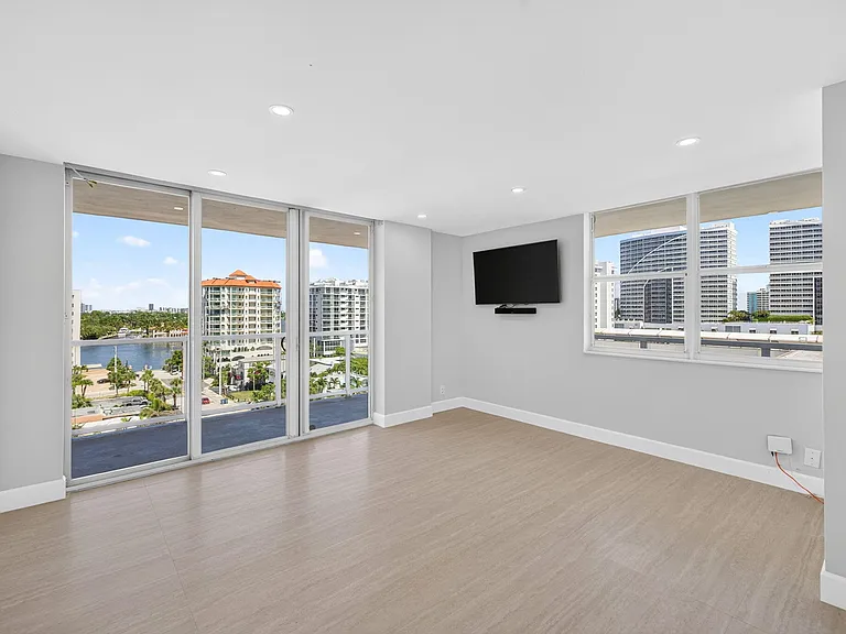 209 N Fort Lauderdale Beach Blvd #8A — Photo 22