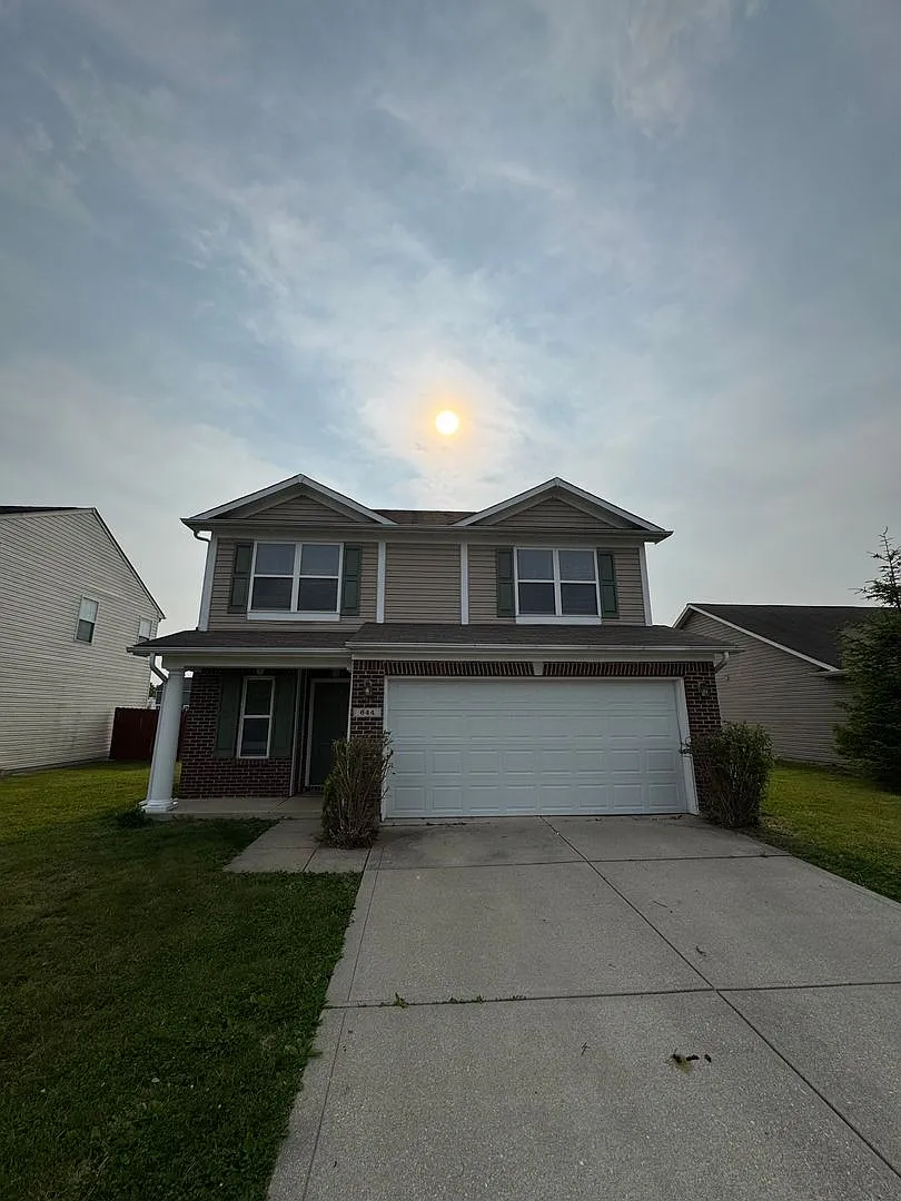 Avon - 3 BR home with loft — Photo 1