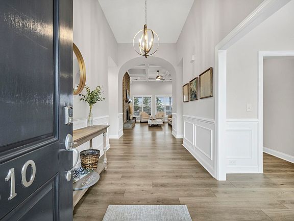 3rd image of 510 Mahonia Rd