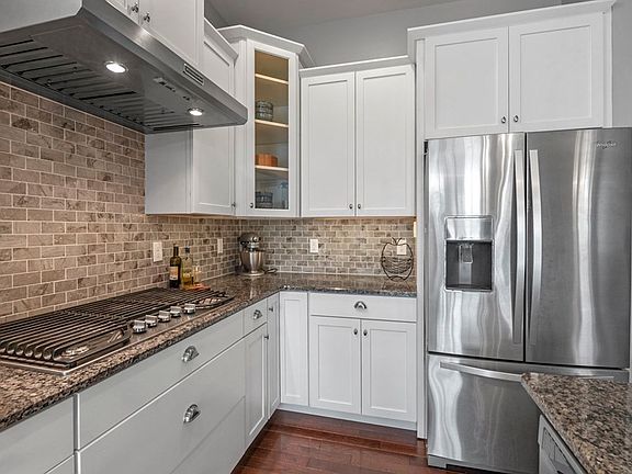 4th image of 9 Sierra Ct #9