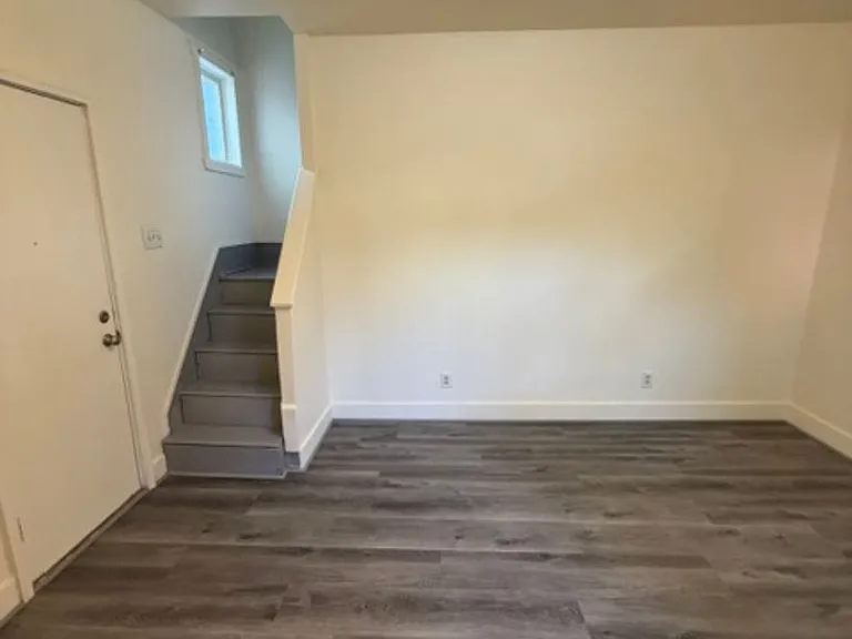210 N Liberty St — Photo 10