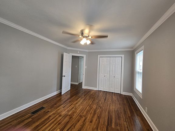 5th image of 2801 Oak St