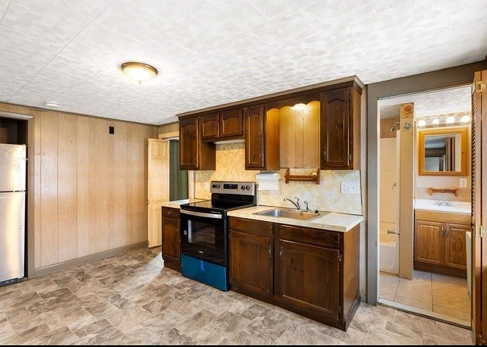 26 Home St Beverly MA Zillow