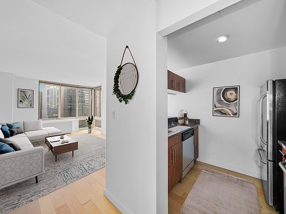 3rd image of 260 W 54th St APT 41H