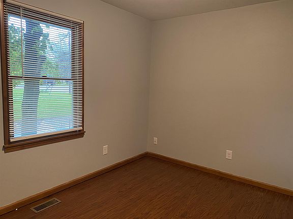 4th image of 713 S 15th St