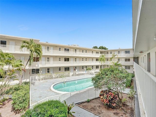 1st image of 16B-1895 Venice Park Dr #16B