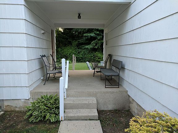 Breezeway between Kitchen entrance and Garage