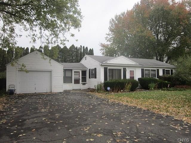 1st image of 3 Woodcrest Dr