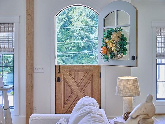 4th image of 108 Saint Andrews Dr