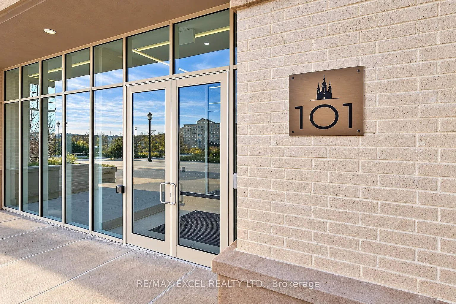 2 bed, $2,450 — Photo 2