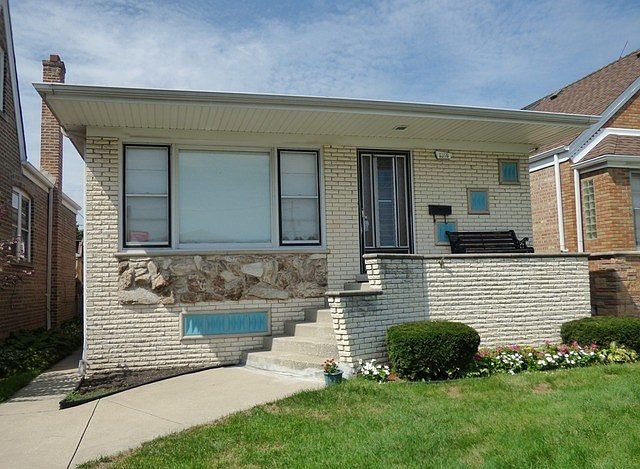1st image of 6350 S Komensky Ave