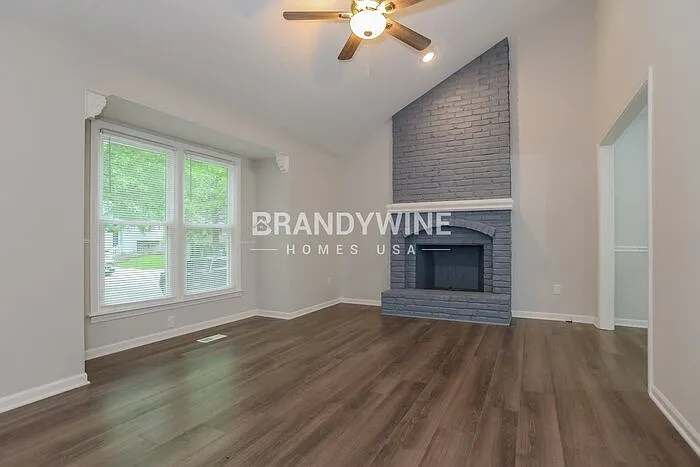 905 NE 108th Ter — Photo 4