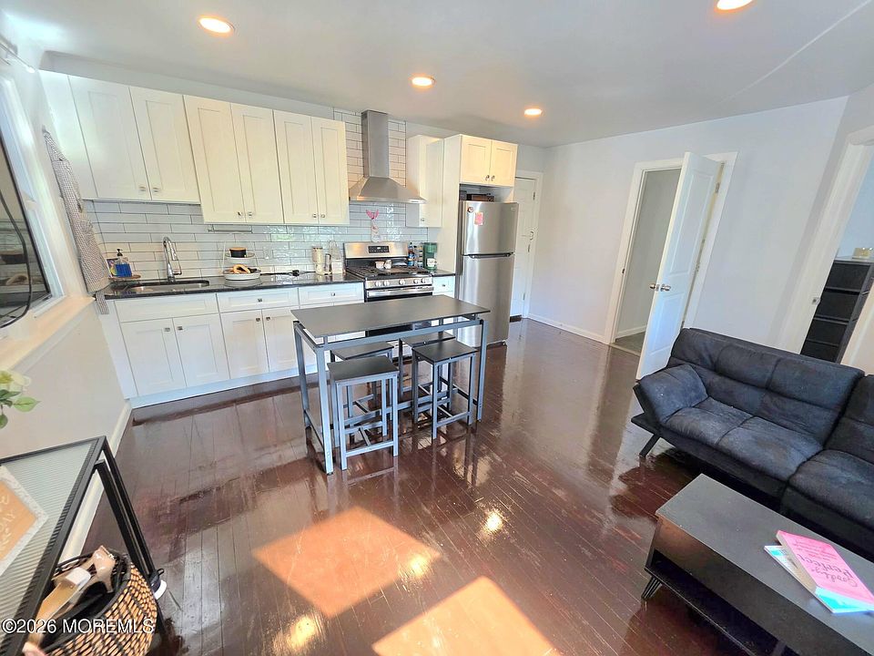 1st image of 916 Sunset Ave #4