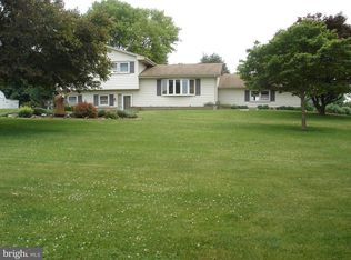 1925 Yingling Dr, Spring Grove, PA 17362