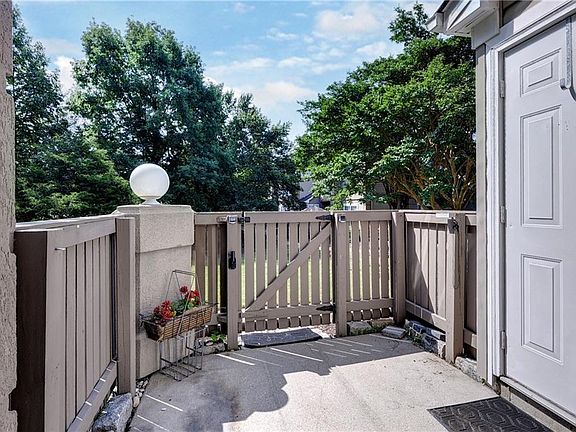 5th image of 308 Queens Cres