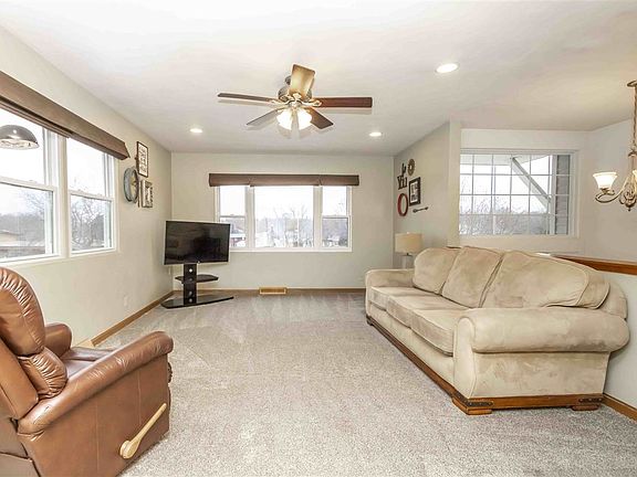3rd image of 1129 E Seerley Blvd