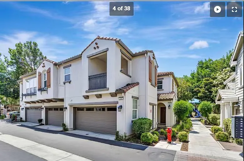 3 bed, 2.5 bath, 1454 sqft, $2,580 — Photo 4
