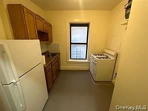 4th image of 30 Macombs Place #24