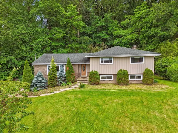3336 Longbow Dr, Pittsburgh, PA 15235
