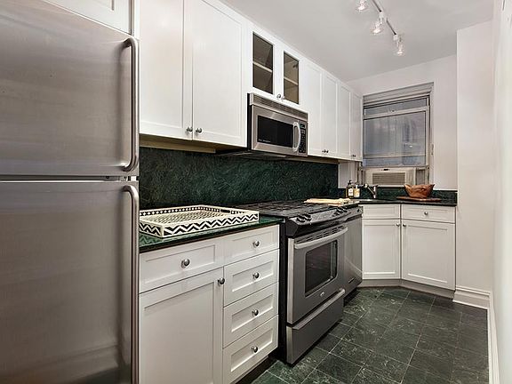 5th image of 414 E 52nd St APT 6C