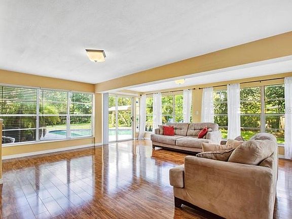 5th image of 1208 Newcastle Dr