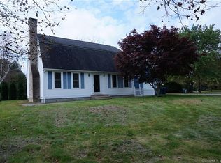 2 Strawberry Ln, Old Lyme, CT 06371